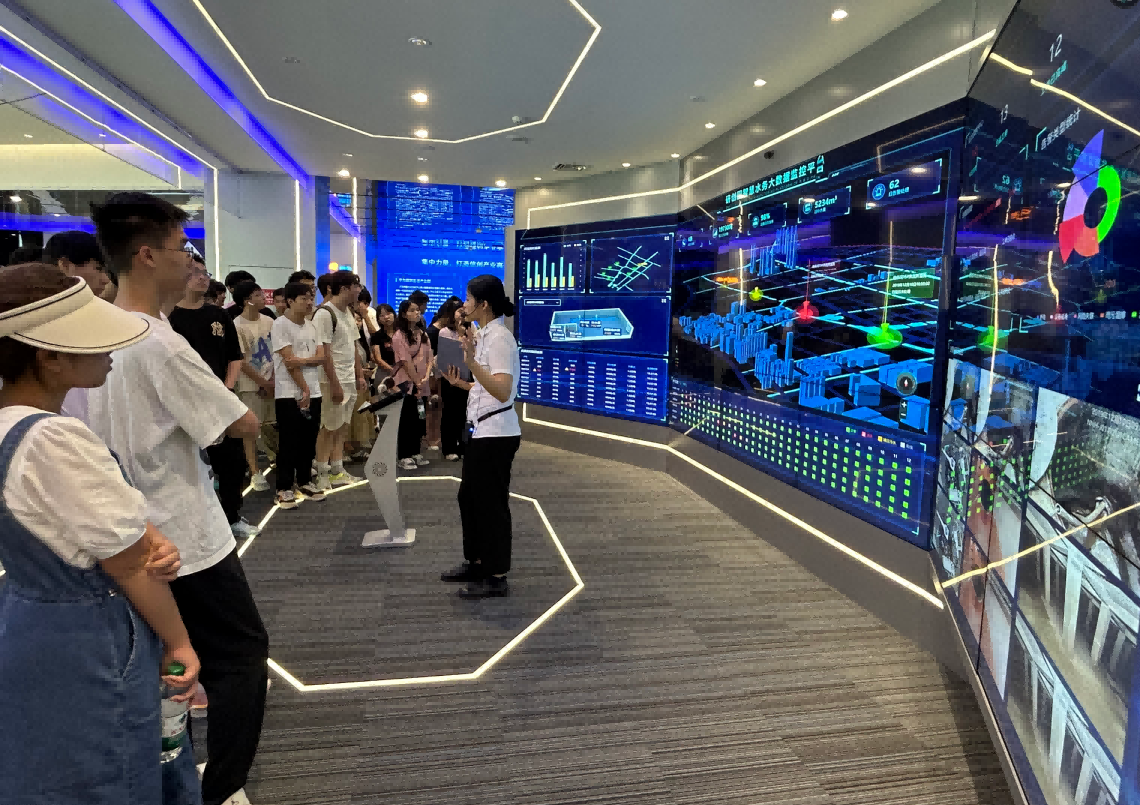 evo真人视讯科技IT精英暑期實訓(xùn)營活動日 | 探秘南京江北新區(qū)研創(chuàng)園 科技火花點亮未來夢想