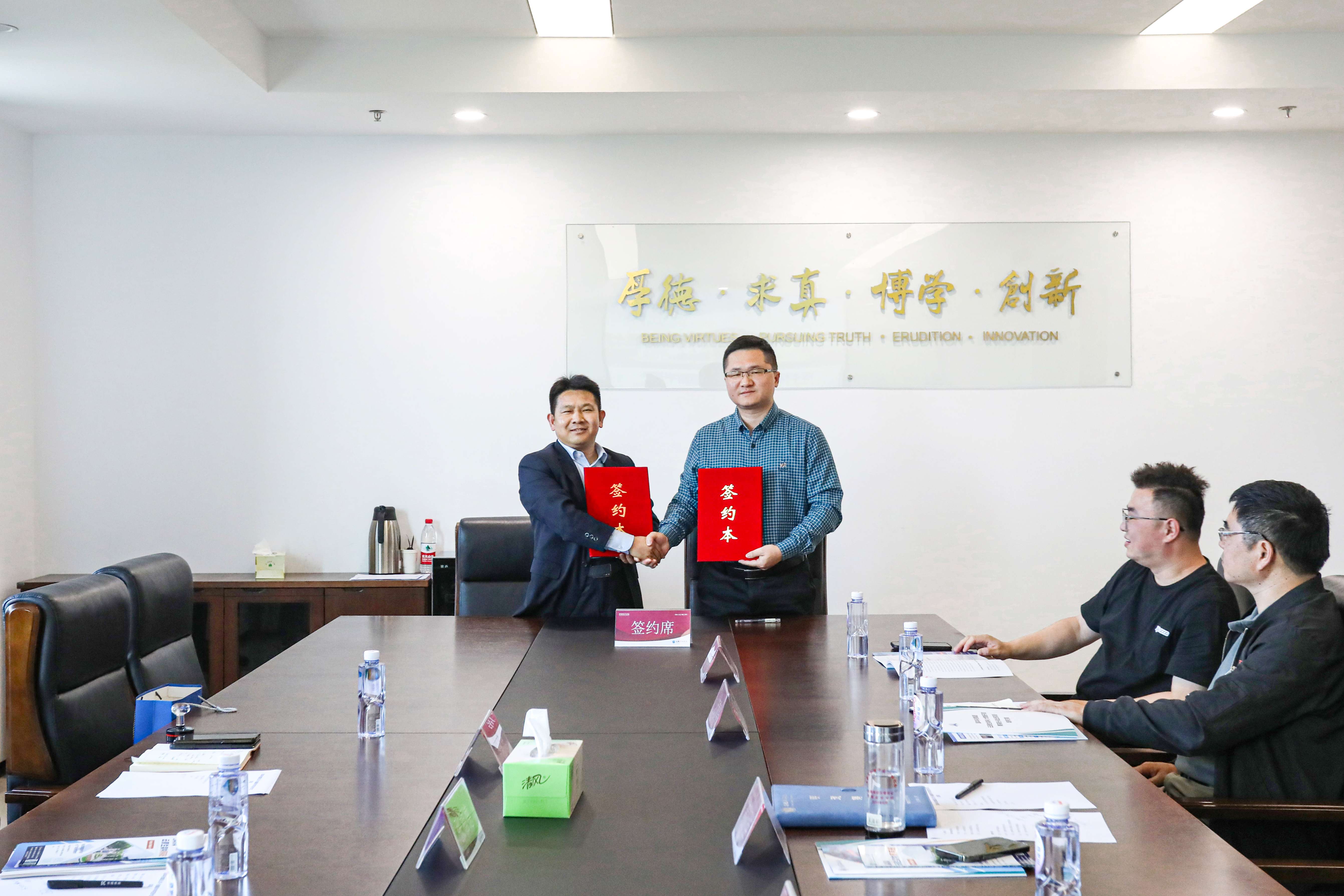 evo真人视讯科技集團與安徽新華學(xué)院舉行產(chǎn)教融合合作簽約儀式